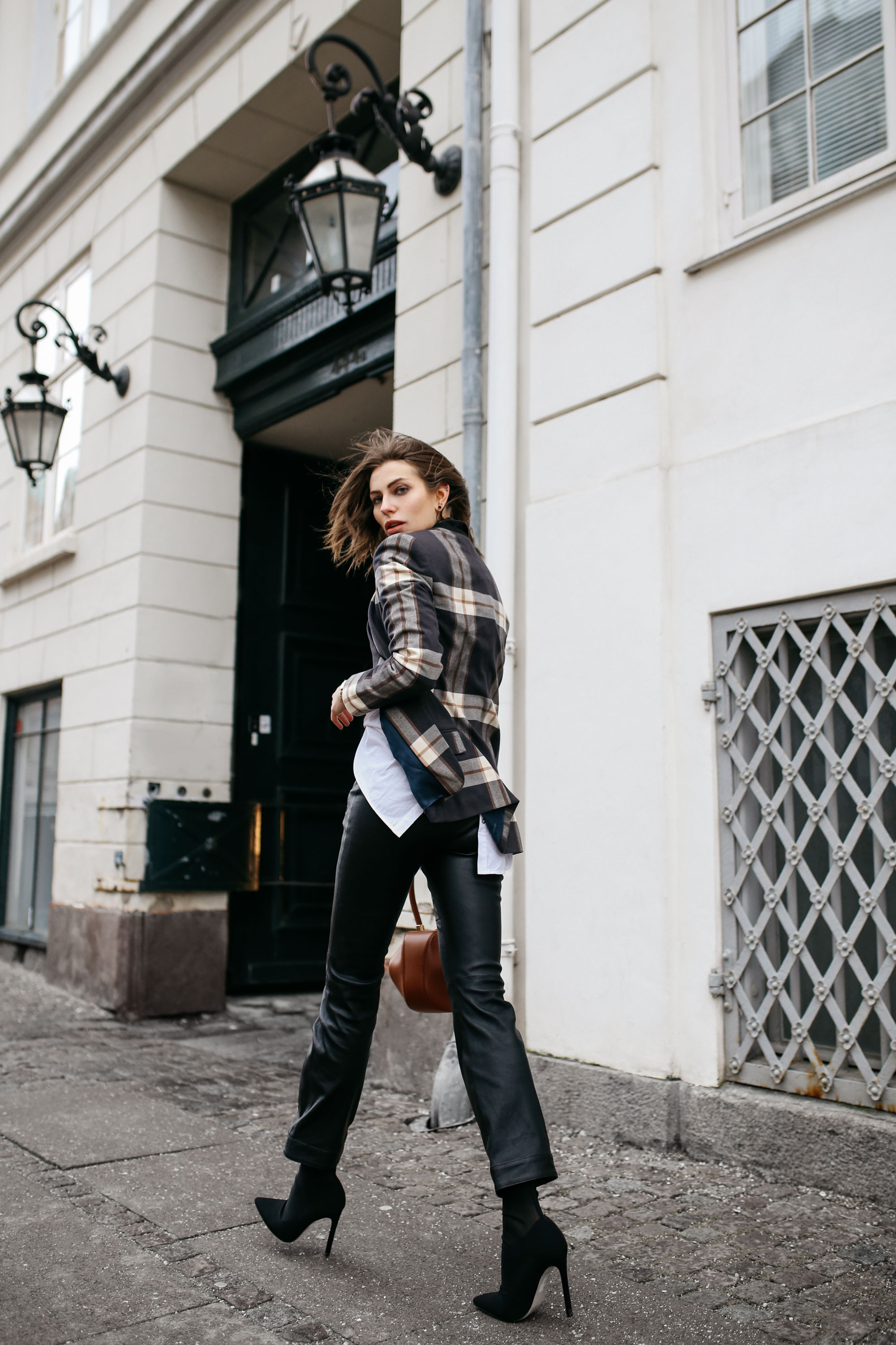 Street Style in Kopenhagen | Brands: Gestuz, By Malene Birger, Gabriela Hearst | Style: AW18 office, sexy, casual, business, edgy, checked, sophisticated | Fashion Blogger Editorial