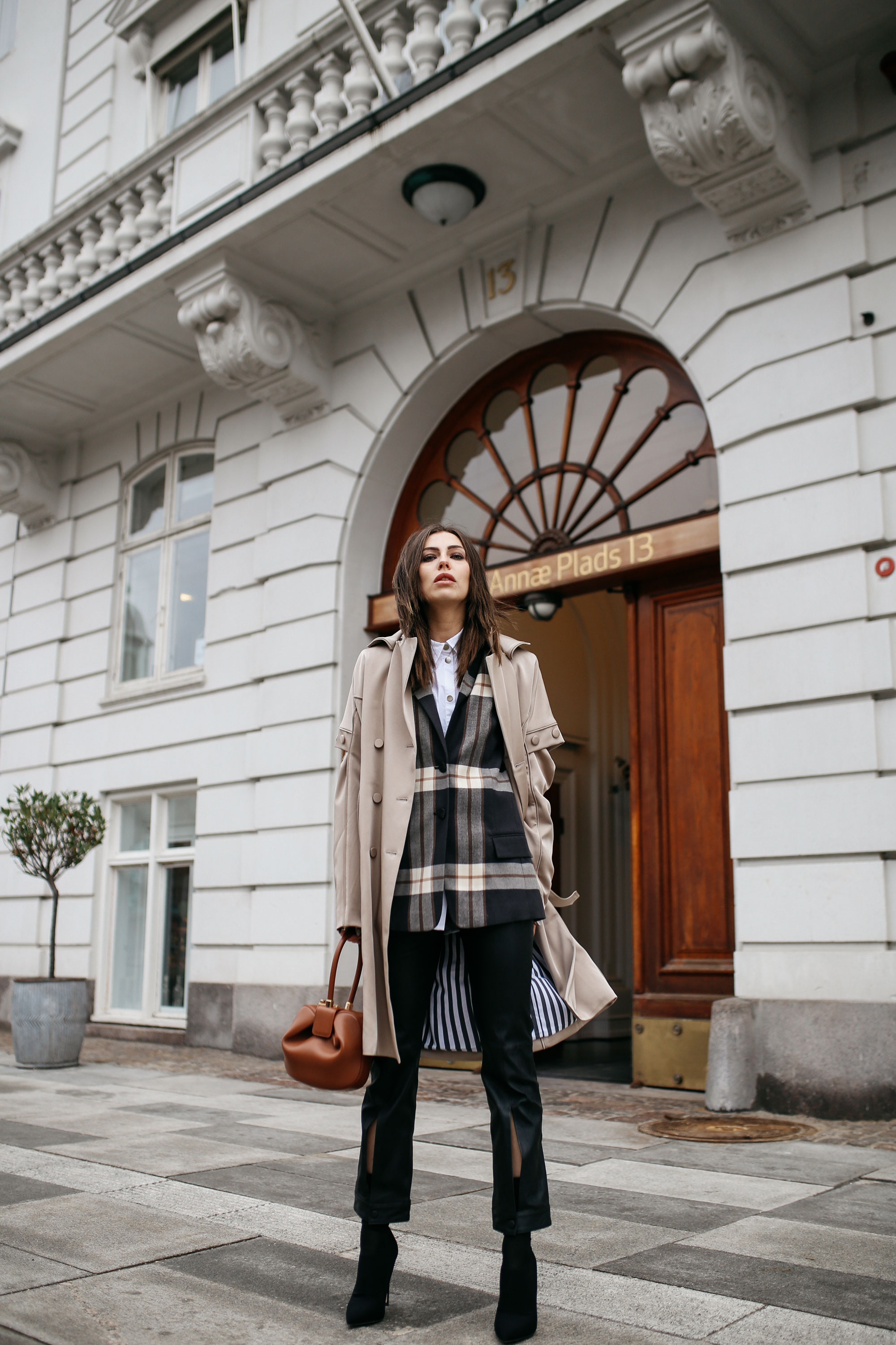 Street Style in Kopenhagen | Brands: Gestuz, By Malene Birger, Gabriela Hearst | Style: AW18 office, sexy, casual, business, edgy, checked, sophisticated | Fashion Blogger Editorial