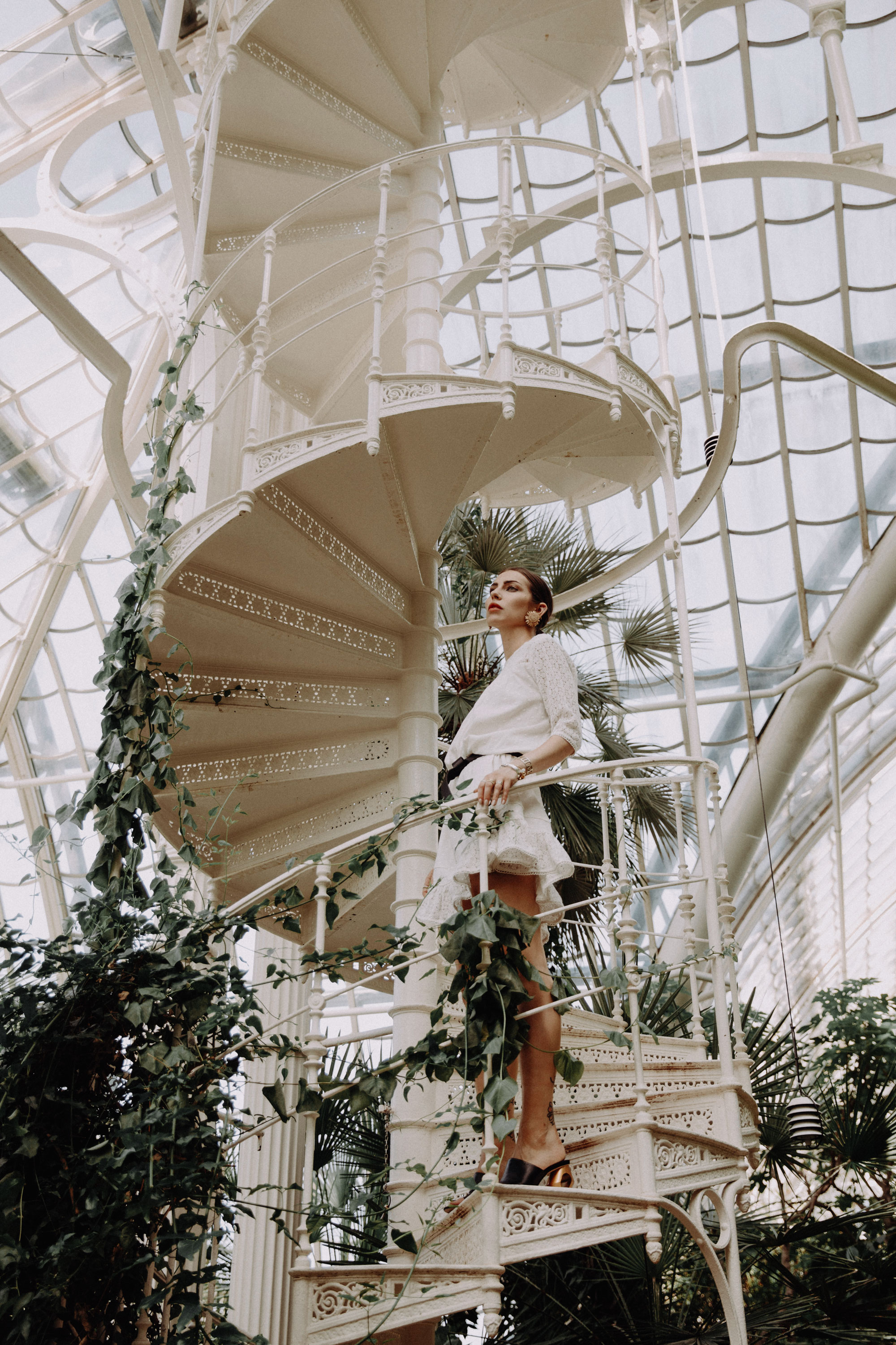 Greenery | Happy | Botanical Garden | Fashion | Style | Blogger | Masha Sedgwick | floral | summer | spring | dress | outfit | look | inspiration | editorial photography | Vienna | Austria | Palm house | dress