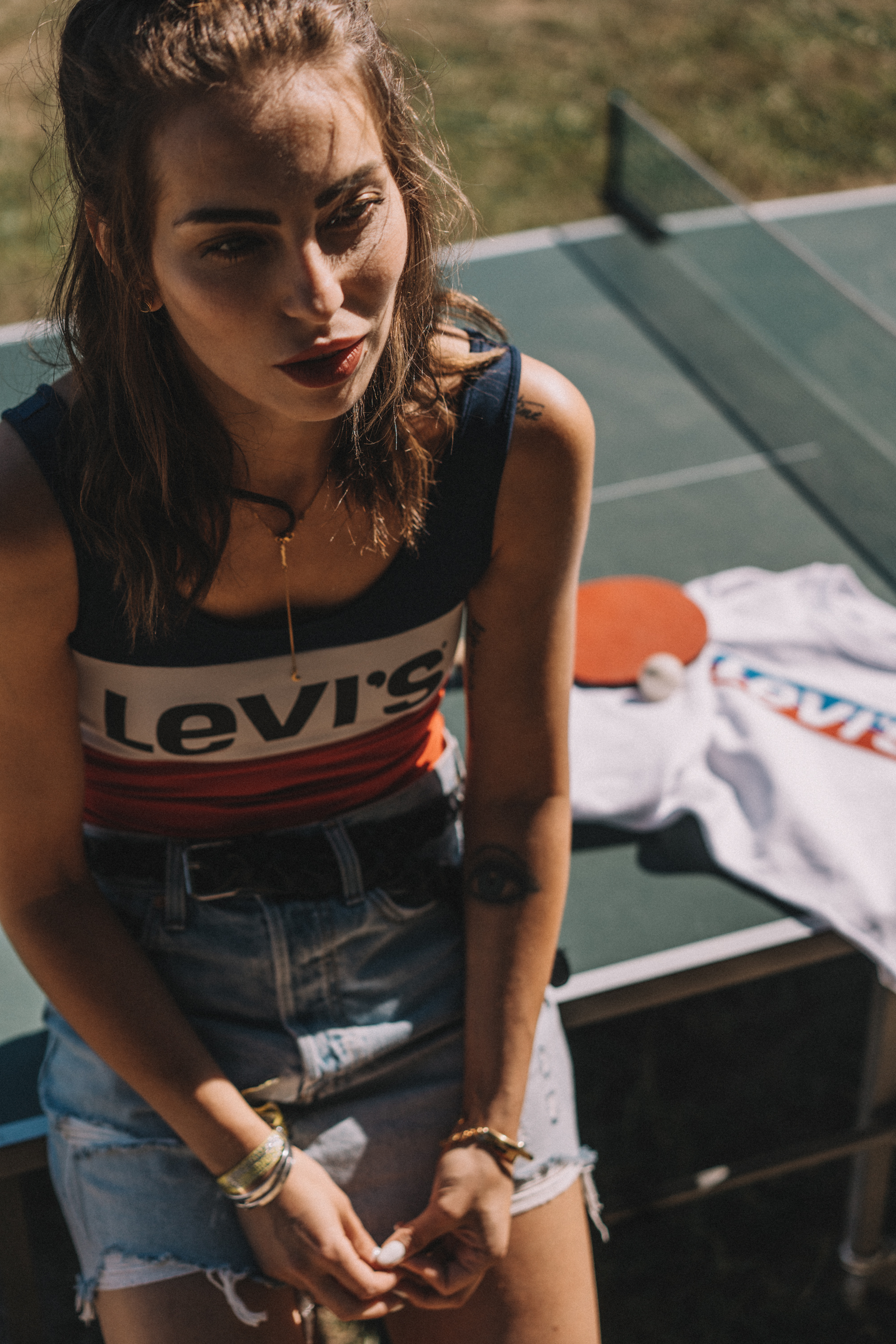 das perfekte Sommer Festival Outfit | Mode | Packliste | Kosmonaut | Deutschland | Marken: Hunter, Levi's, Dr. Martens | Style: bequem, sportlich, denim, wetterfest, sexy, sommerlich