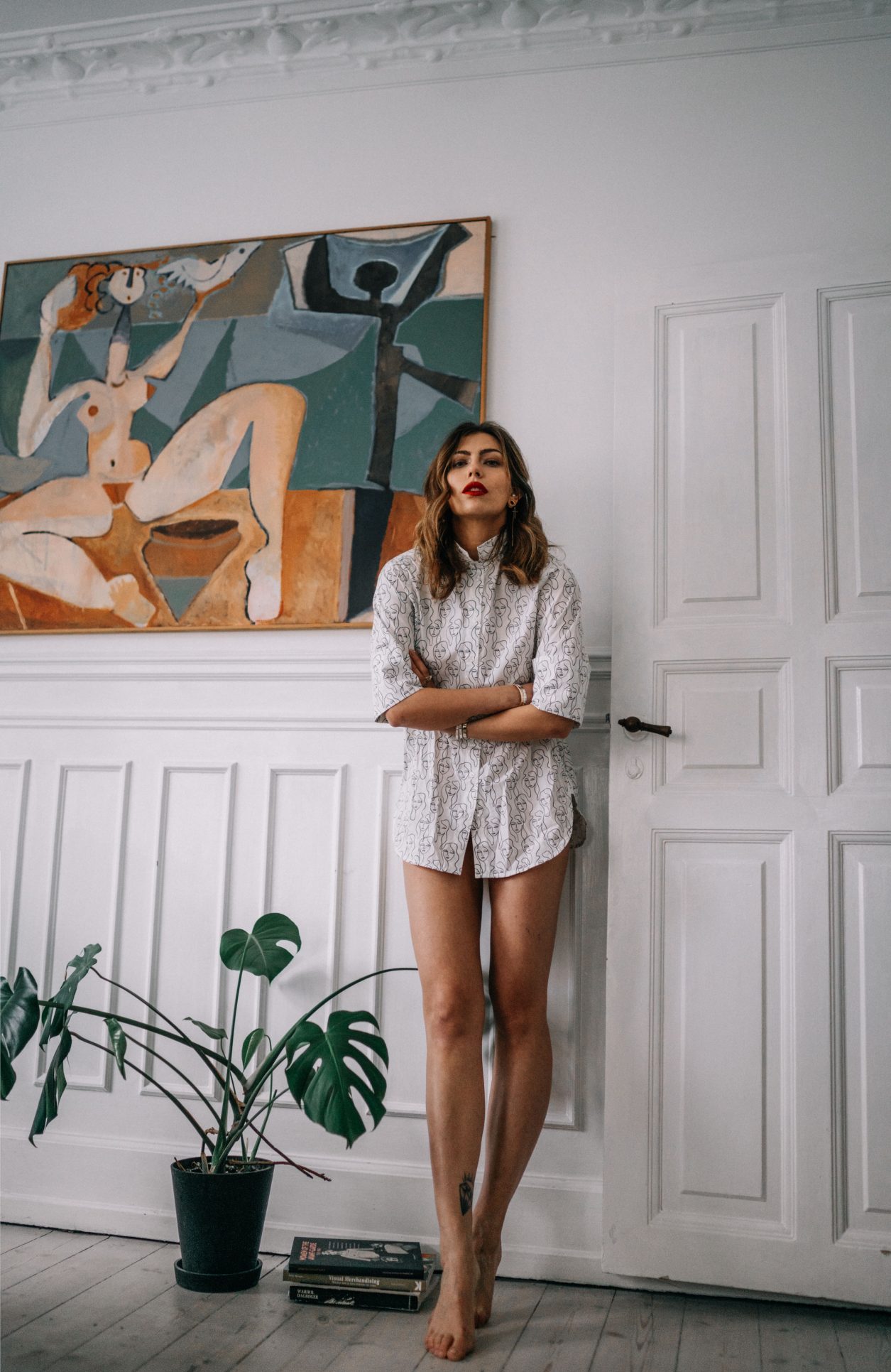 Moody editorial Photography | taken by Masha Sedgwick, Fashion Blogger from Berlin | style: tomboy, parisienne, effortless, cool, chic, sexy, classy | Parisienne apartment editorial