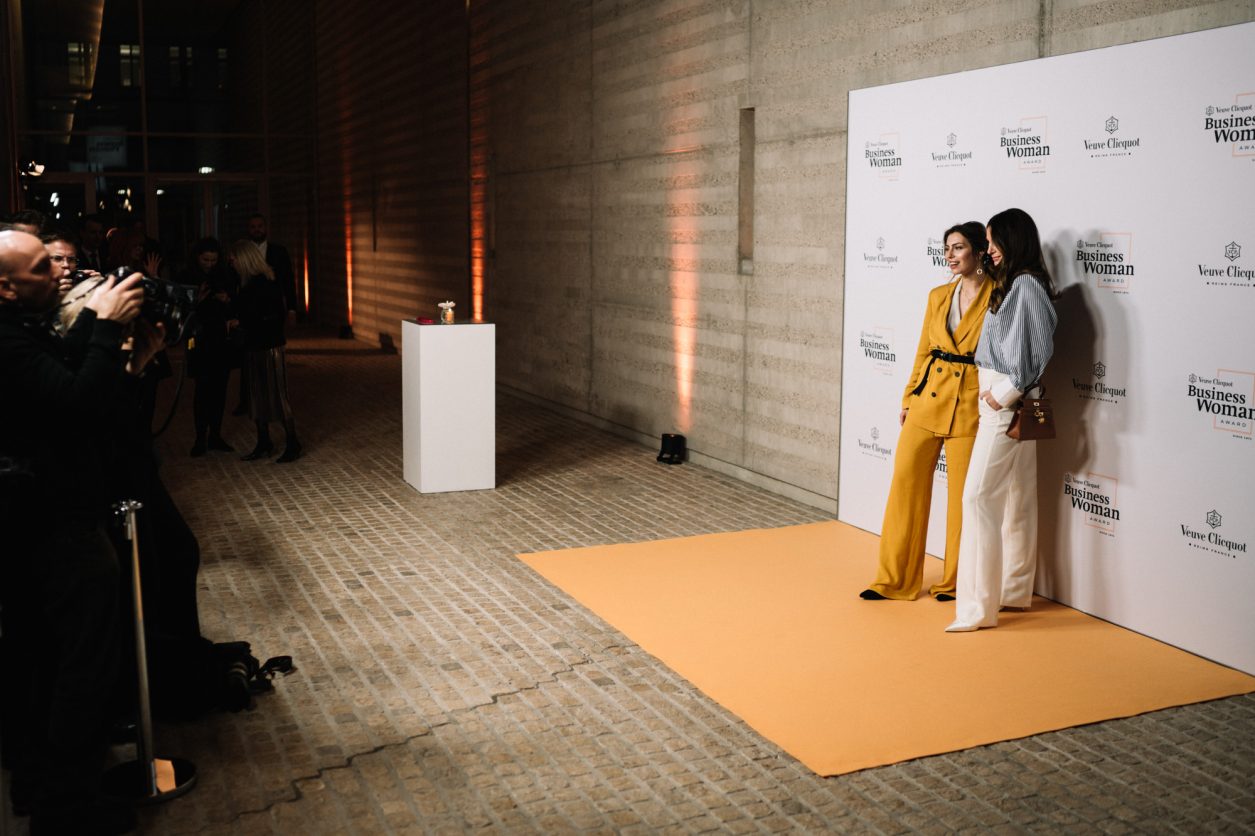 Veuve Clicquot Business Woman Award Germany 2019 | by Masha Sedgwick | Interview with Verena Pausdner | wearing: yellow suit 