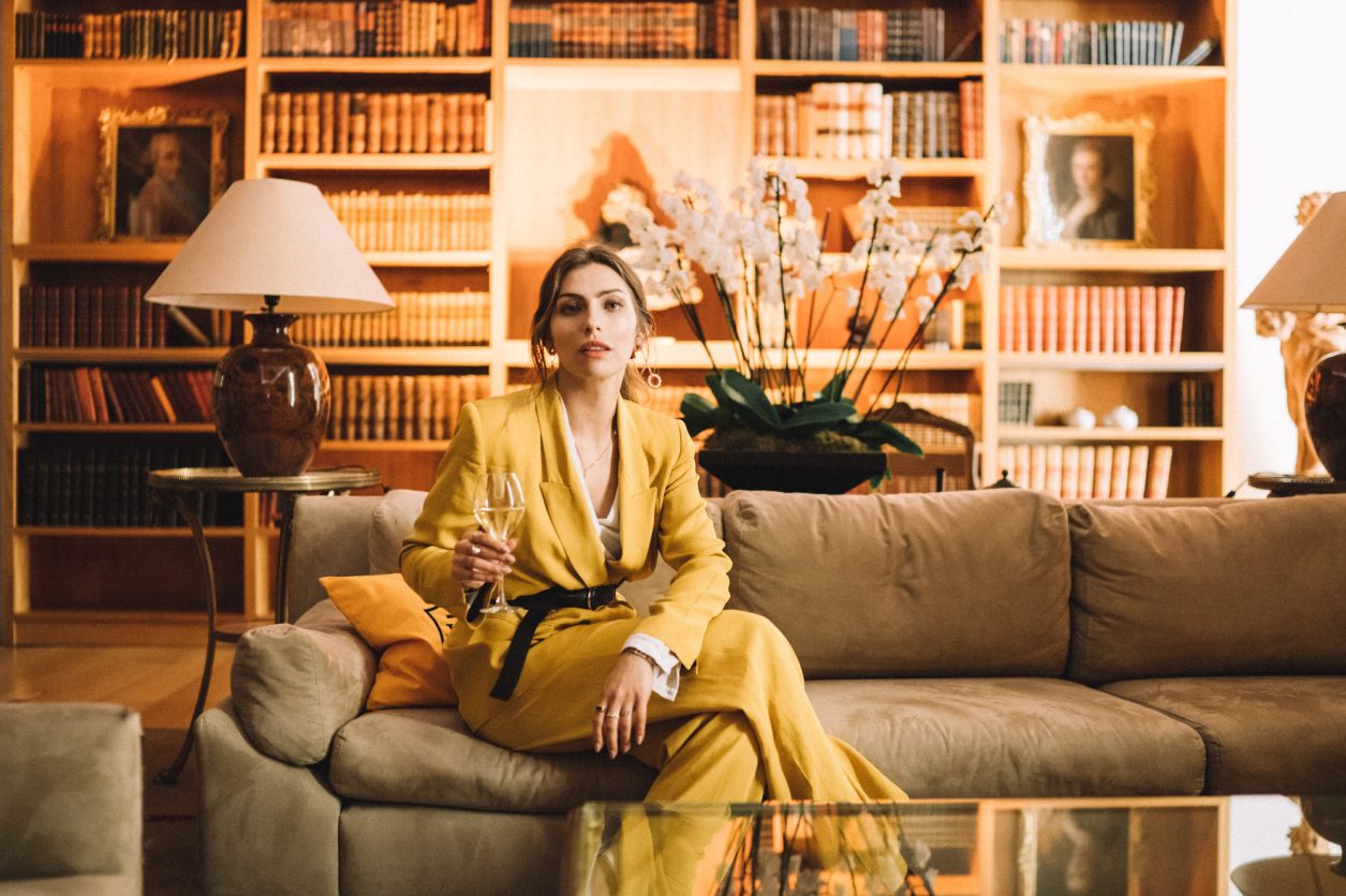 Veuve Clicquot Business Woman Award Germany 2019 | by Masha Sedgwick | Interview with Verena Pausdner | wearing: yellow suit 