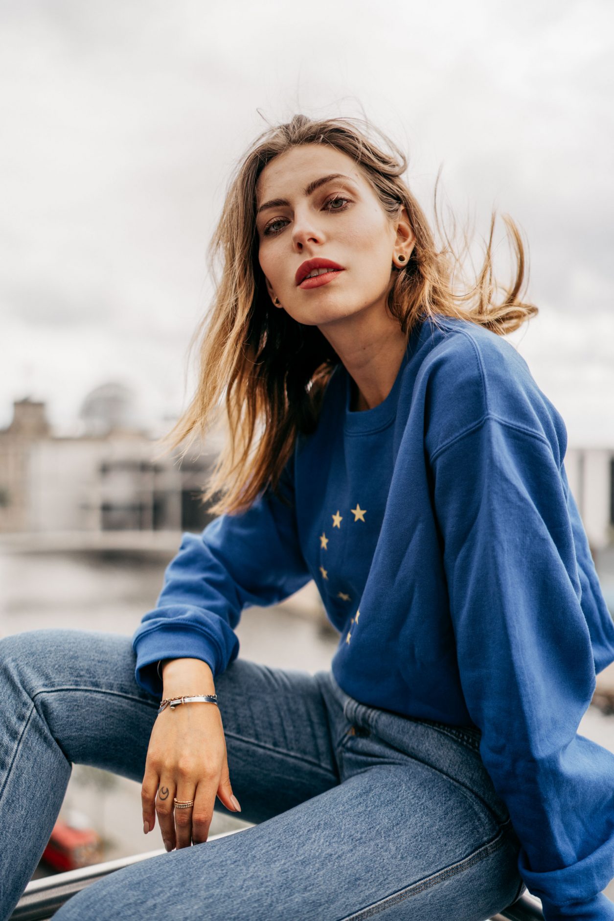 Masha Sedgwick | Europawahl 2019 | EU | Berlin | Europe Flag Sweater via König Souvenir | Berlin | Project Together