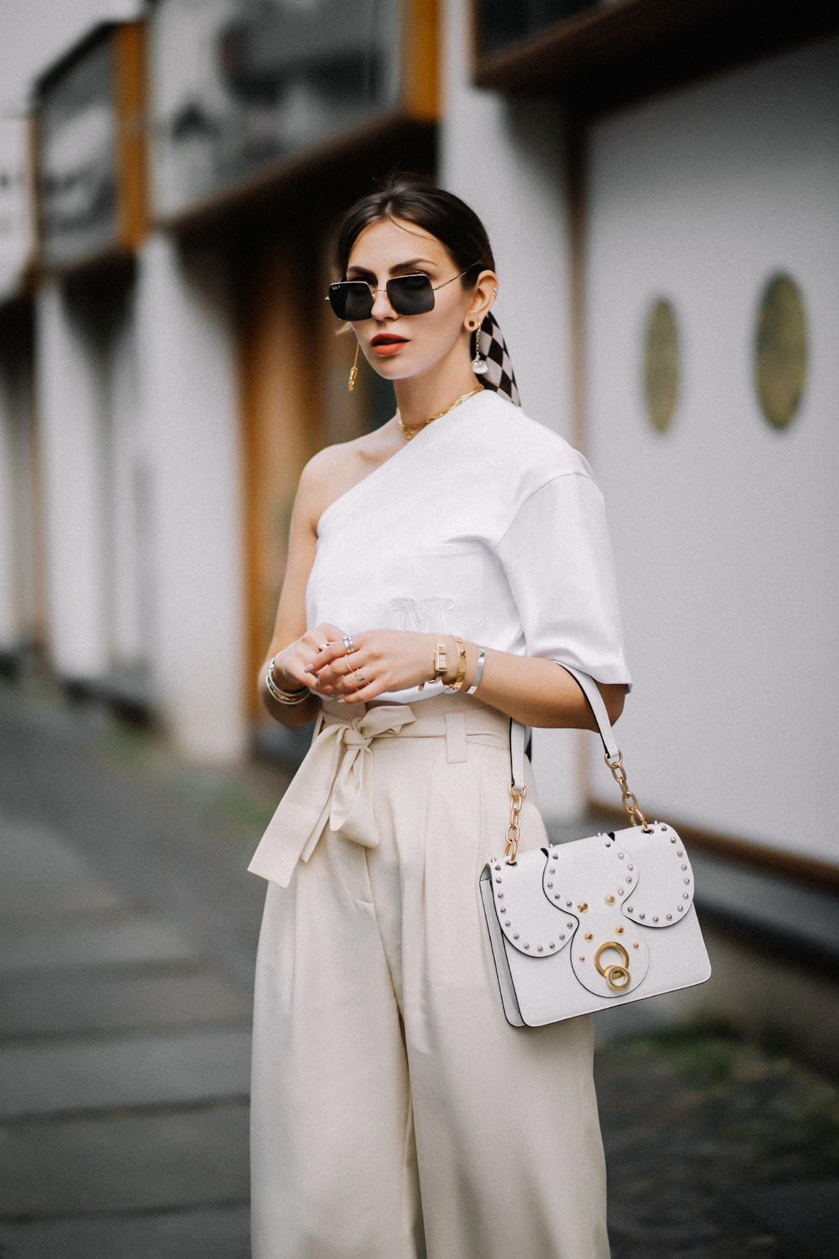 Off White Business Look