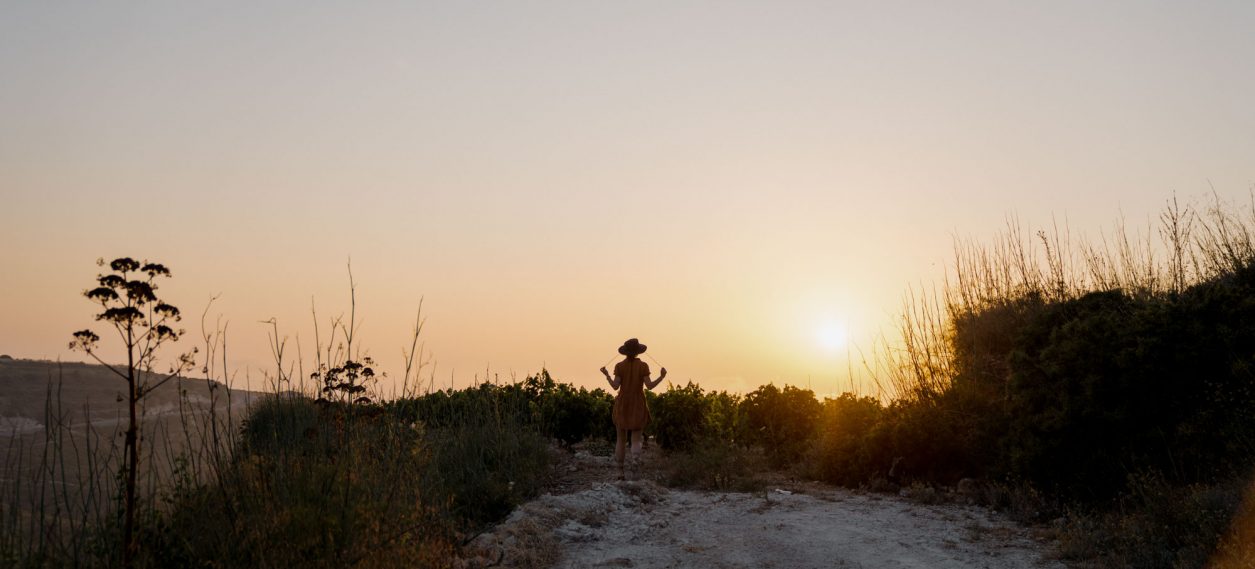 Walking on Sunshine | Fashion Editorial | Sonntagspost | Cyprus | column about consequence | Truth | personal thoughts | emotional summer vibes | sunset | 35mm