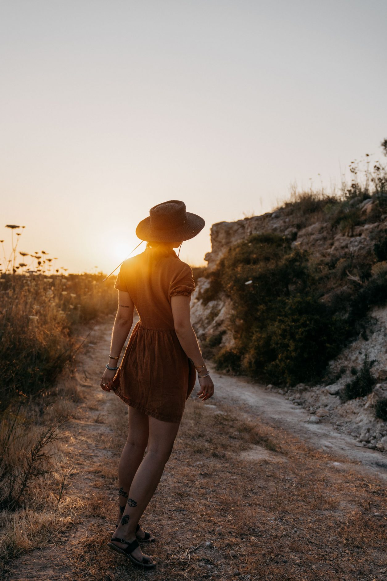 Walking on Sunshine | Fashion Editorial | Sonntagspost | Cyprus | column about consequence | Truth | personal thoughts | emotional summer vibes | sunset | 35mm