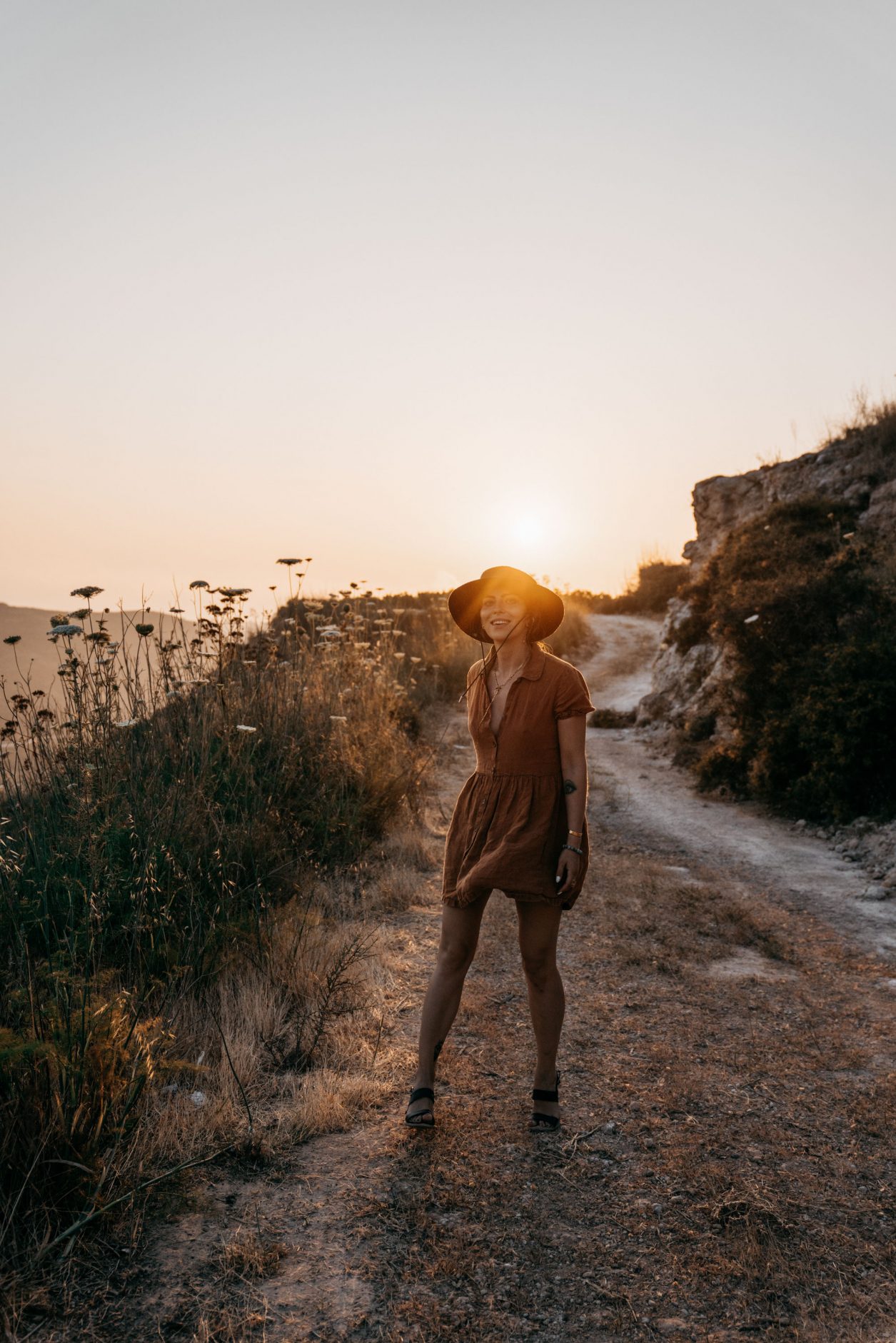 Walking on Sunshine | Fashion Editorial | Sonntagspost | Cyprus | column about consequence | Truth | personal thoughts | emotional summer vibes | sunset | 35mm 