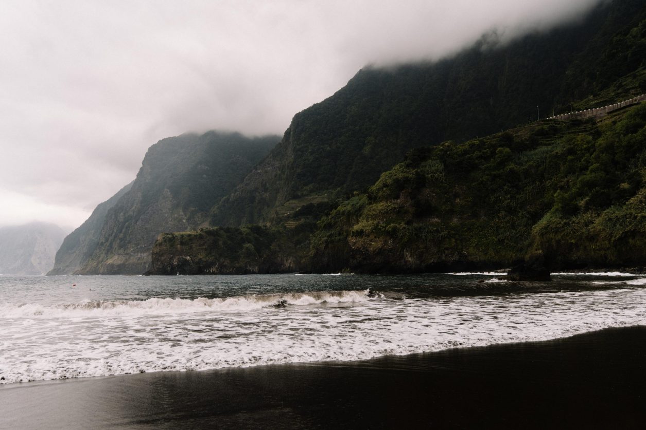 Travel diary to volcanic island Madeira, Portugal |
beach view, travel tipps Portugal islands