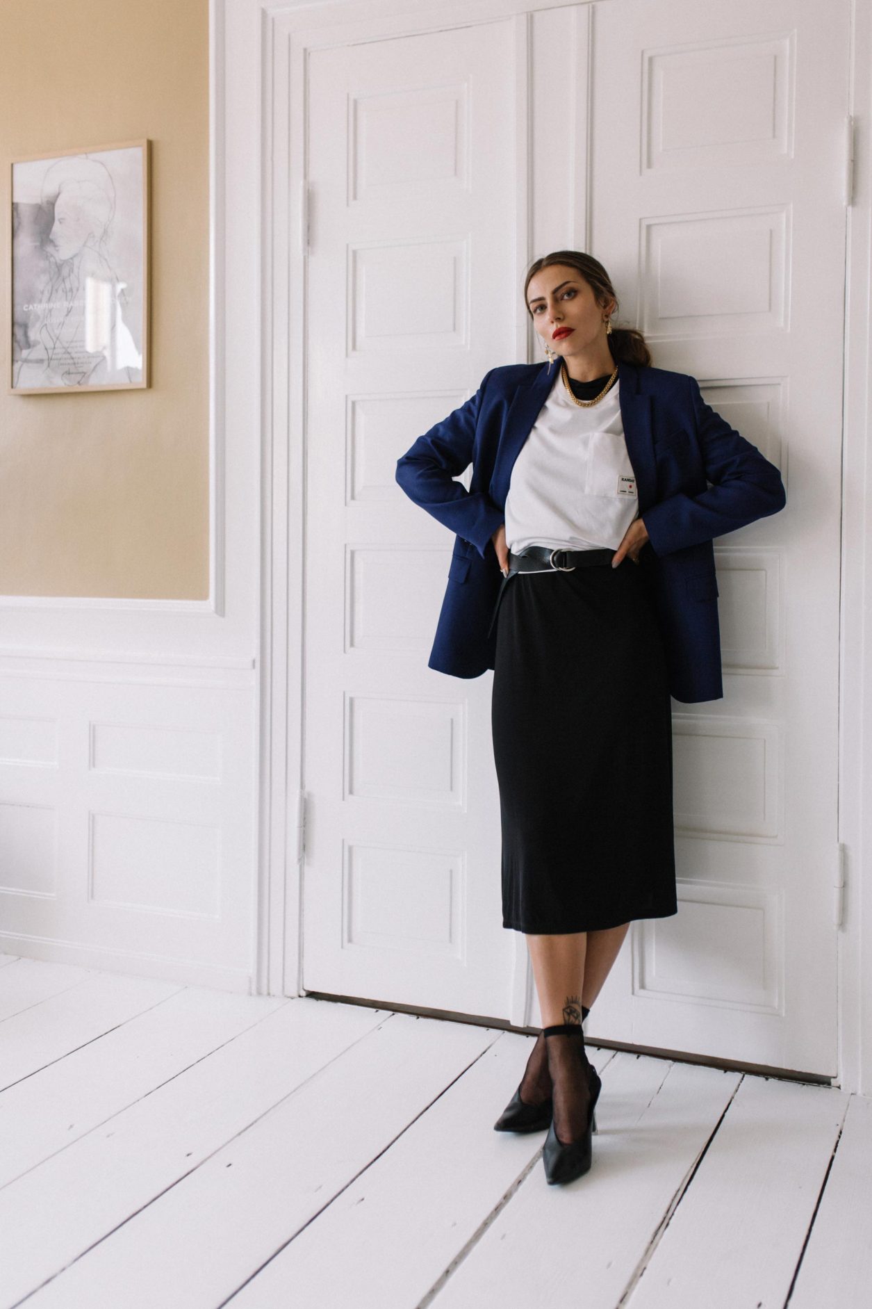 Blazer: Lala Berlin
Shirt: Samsoe Samsoe
Necklace: Vintage
Dress: Samsoe Samsoe
Pumps: Charles Keith
Socks: Wolford
Belt: Closed