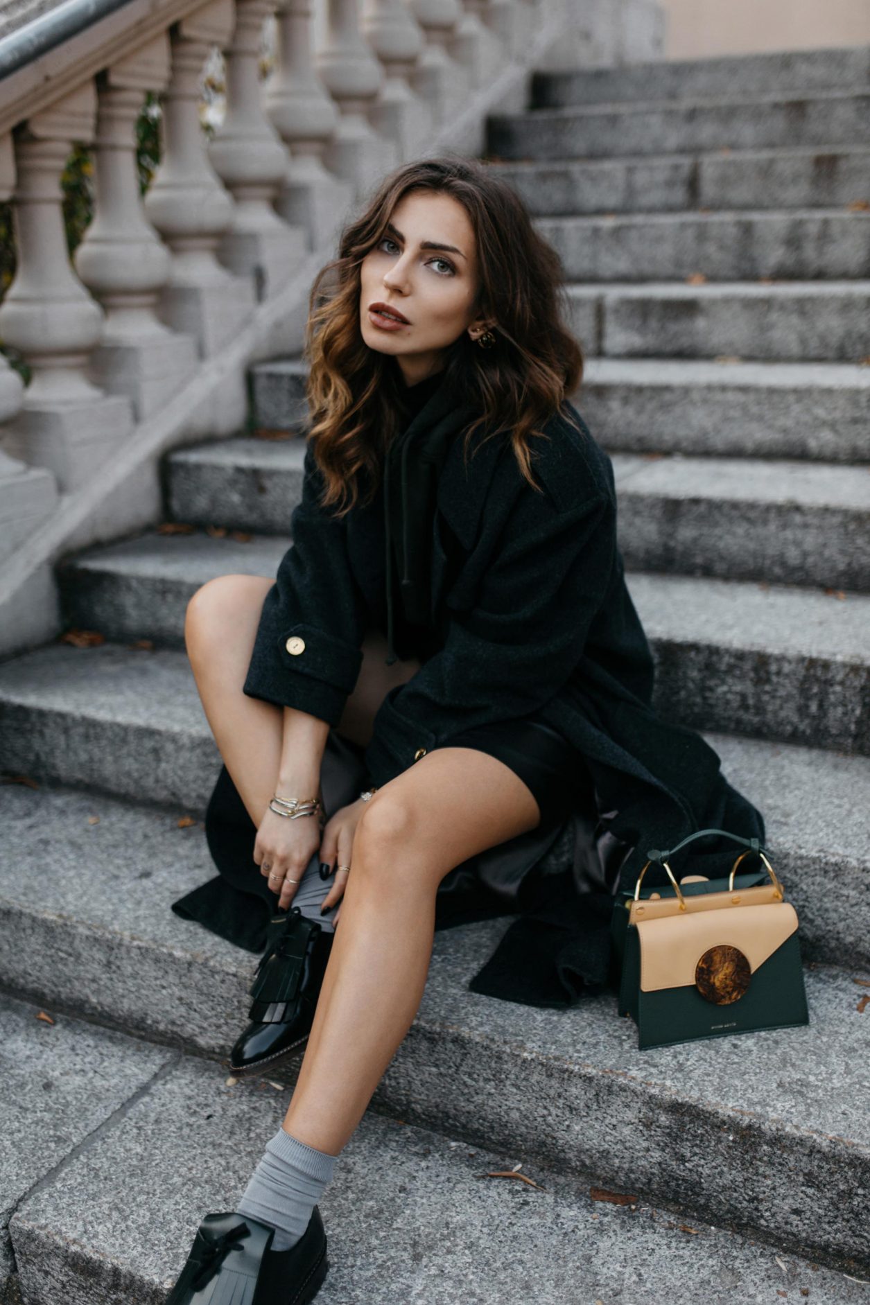 Streetstyle by Masha Sedgwick | All green fall outfit wearing Leather Skirt: Nanushka
Hoody: Acne Studios
Loafer: Marni
Coat: Céline (vintage)
Bag: Danse Lente
Lipstick: Shiseido
Nail polish: Nailberry