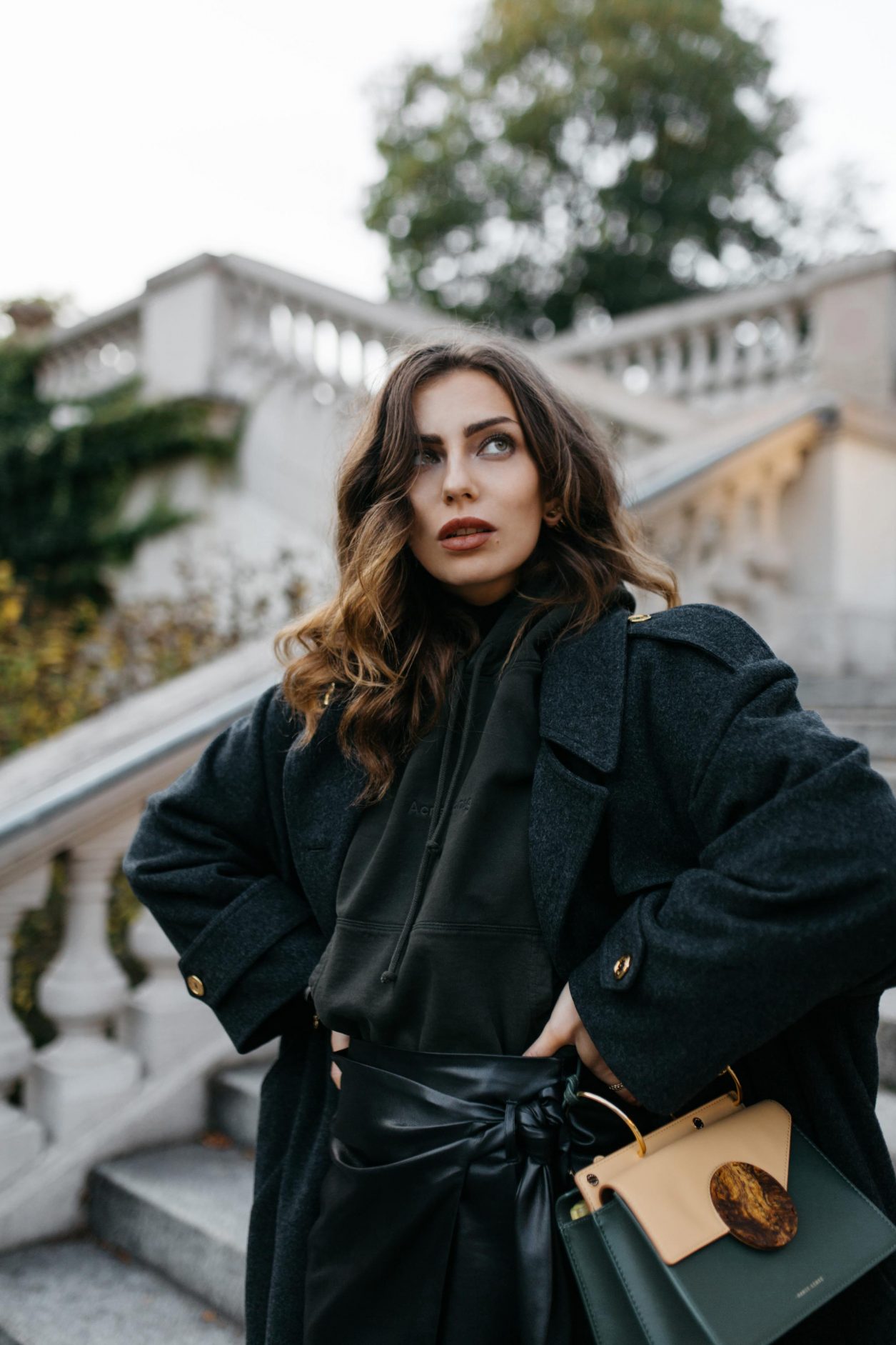 Streetstyle by Masha Sedgwick | All green fall outfit wearing Leather Skirt: Nanushka
Hoody: Acne Studios
Loafer: Marni
Coat: Céline (vintage)
Bag: Danse Lente
Lipstick: Shiseido
Nail polish: Nailberry