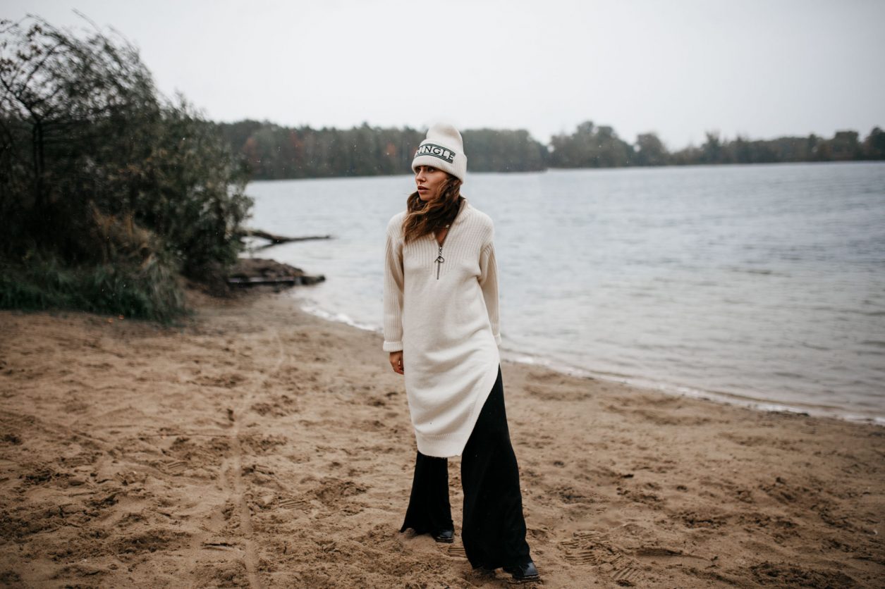 H&M x Pringle of Scotland | Design collection | 2019 | Autumn Winter | Editorial Shooting by Berlin based Fashion Blogger Masha Sedgwick | Lake Tegel | style: moody, comfy, clean 