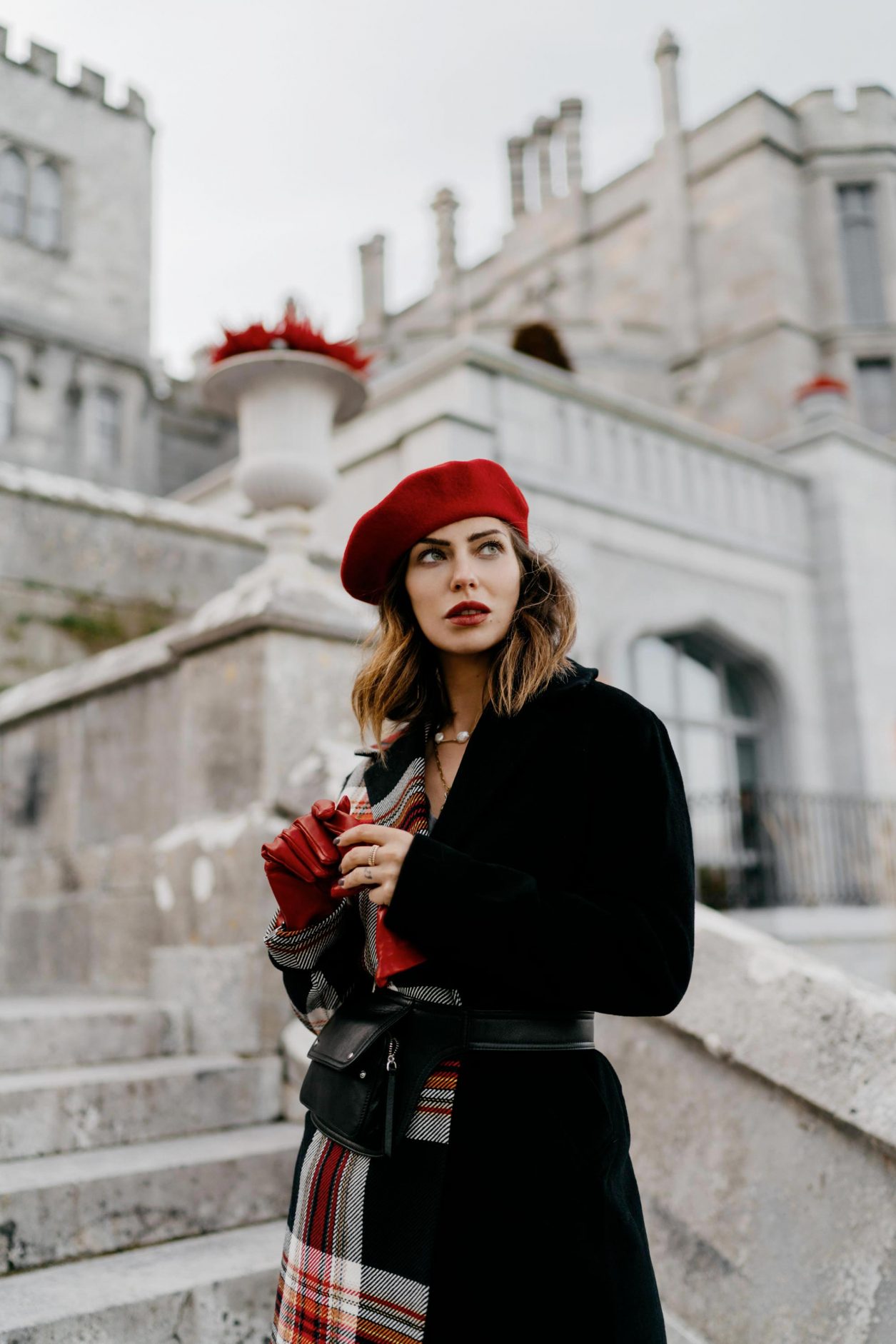 Streetstyle by Masha Sedgwick | Fashion and beauty blogger from Berlin, Germany | Everyday fashion, fall winter 2019 outfit ideas, fashion inspiration, styling tip: checked red with blue, minimalistic chic Parisienne, effortless cool, top autumn outfit | Travel outfit, Scandinavian architecture, Ader Manor Hotel