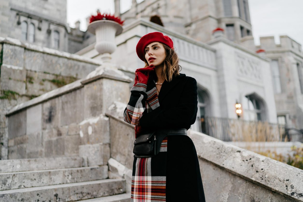 Streetstyle by Masha Sedgwick | Fashion and beauty blogger from Berlin, Germany | Everyday fashion, fall winter 2019 outfit ideas, fashion inspiration, styling tip: checked red with blue, minimalistic chic Parisienne, effortless cool, top autumn outfit | Travel outfit, Scandinavian architecture, Ader Manor Hotel