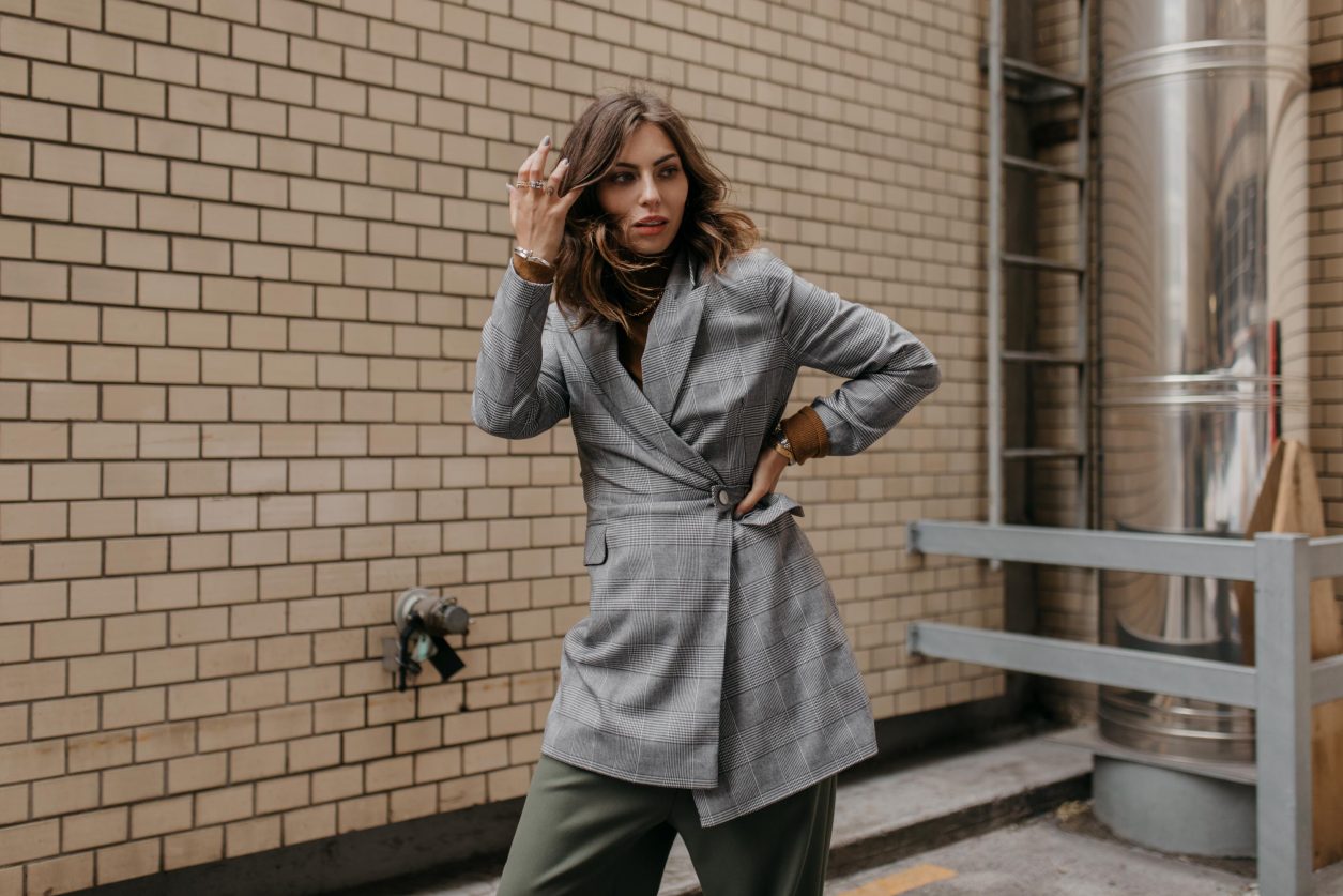 Streetstyle by Masha Sedgwick | Fashion blogger from Berlin, Germany | Everyday outfit inspiration, business casual looks, minimalistic, effortless cool | Outfit: grey checked Topshop blazer, mustard brown Uniqlo roll-neck,
khaki green military Munthe pants, 
black leather Dr.Martens boots #ootd