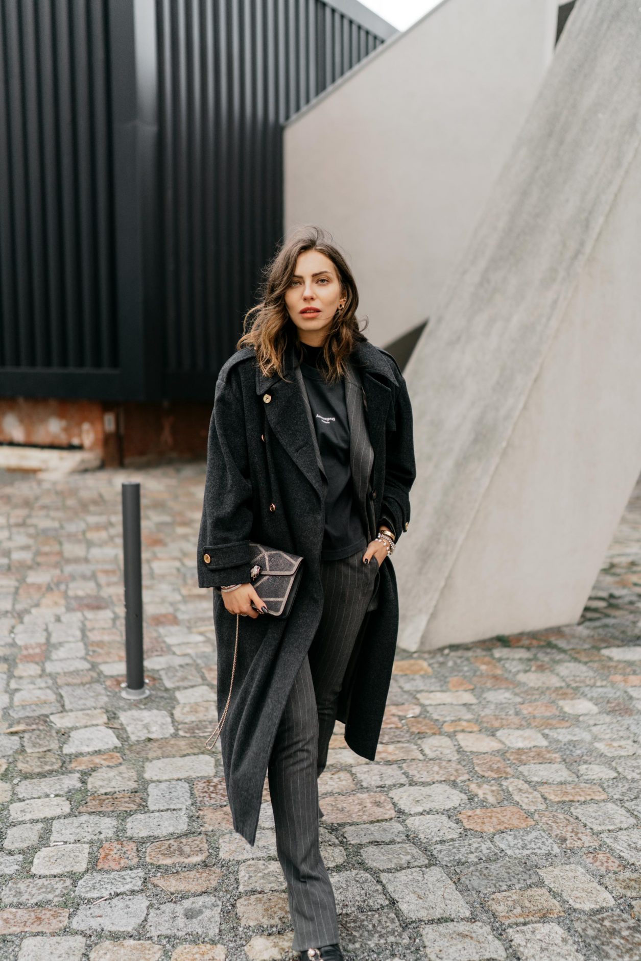 Streetstyle by Masha Sedgwick | Fashion blogger from Berlin | Everyday business outfit ideas, business chic, high end, tomboy style | Wearing grey checked Mango suit, dark grey vintage Celine coat, black leather booties by Flattered, basic logo tee by Acne Studios, glitter mini bag by Bulgari 