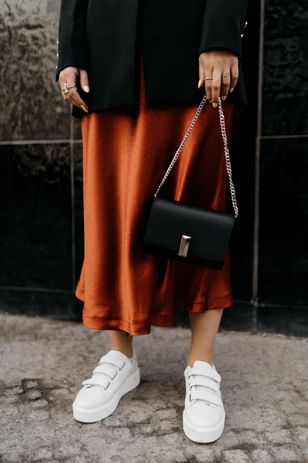 Spring Streetstyle Outfit by Masha Sedgwick | Fashion Blogger from Berlin, Germany | Wearing black Guess blazer, orange red satin Closed midi skirt, black leather belt by Gina Tricot, Calvin Klein Jeans basic white shirt with logo on the pocket, black belt leather BOSS bag, white sneaker by Zign | how to style white sneaker in a business outfit