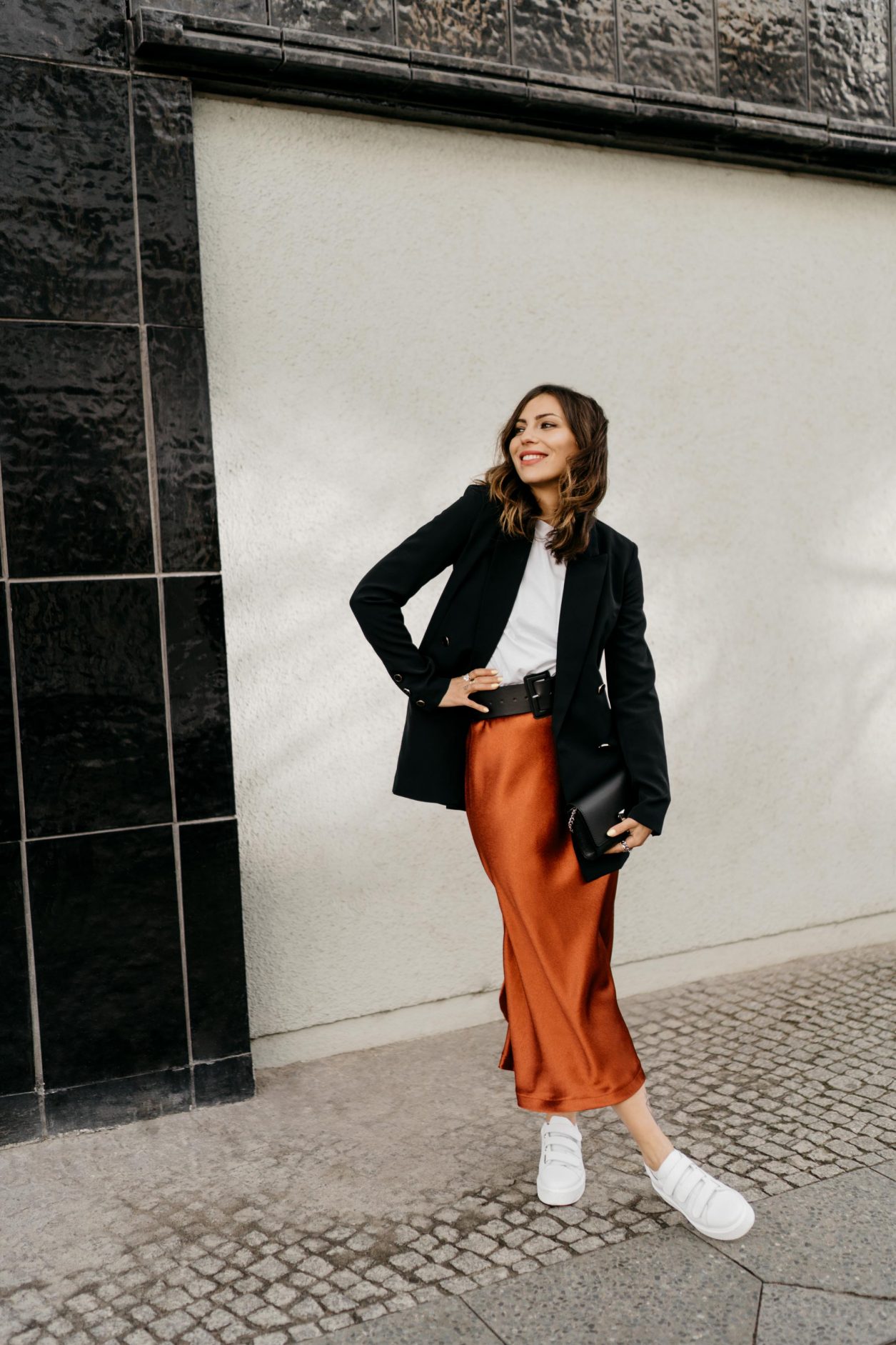 Spring Streetstyle Outfit by Masha Sedgwick | Fashion Blogger from Berlin, Germany | Wearing black Guess blazer, orange red satin Closed midi skirt, black leather belt by Gina Tricot, Calvin Klein Jeans basic white shirt with logo on the pocket, black belt leather BOSS bag, white sneaker by Zign | how to style white sneaker in a business outfit