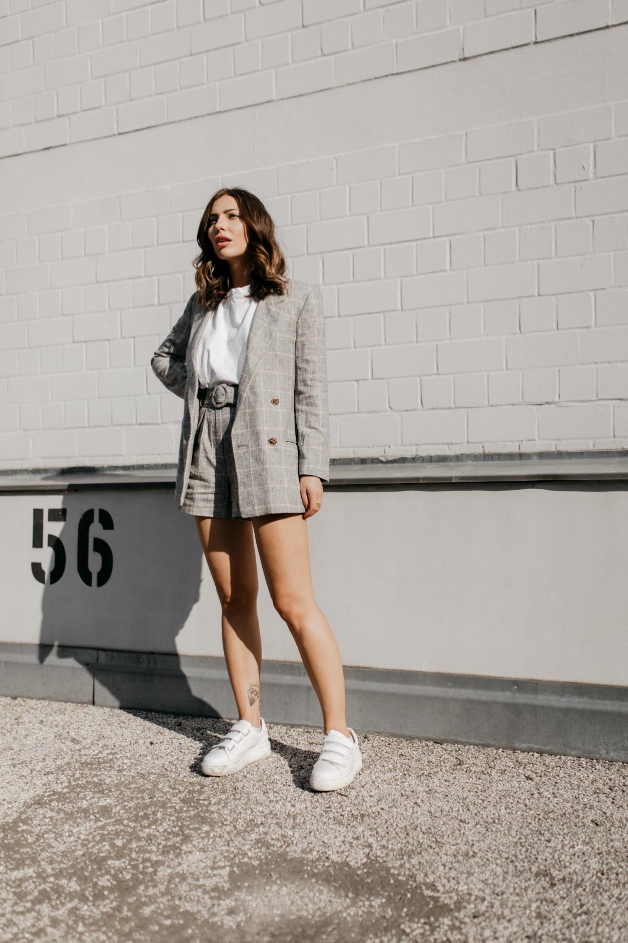 Streetstyle by Masha Sedgwick | Spring editorial, summer business suit with pants, outfit inspiration | Wearing linen beige checked shorts suit by Sandro Paris, white basic tee by Acne Studios, white sneaker
