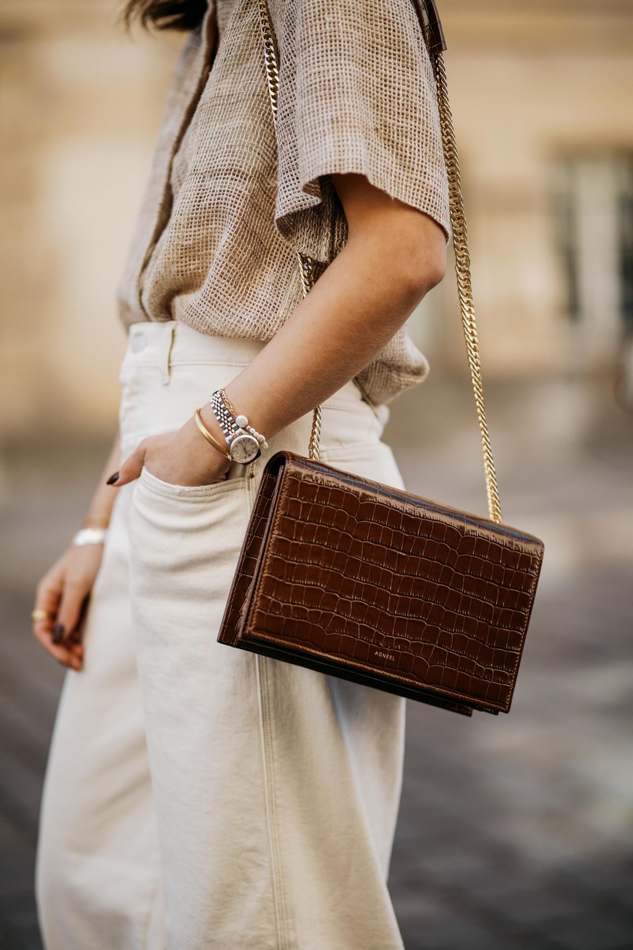Streetstyle details by Masha Sedgwick | Fashion and beauty blogger from Berlin, Germany | Everyday summer outfit inspiration, styling tips white sneakers, casual chic city look, white beige, effortless cool | Wearing wide white jeans, beige linen blouse shirt, cross body brown leather bag, white sneaker | Photographer Jeremy Moeller