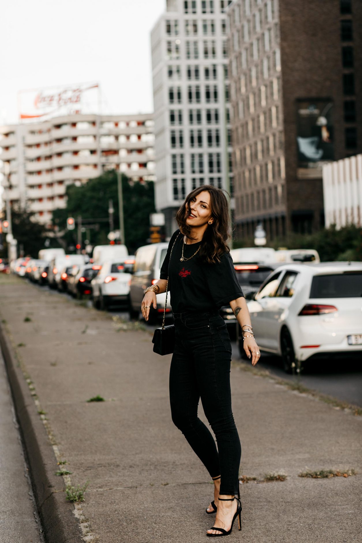 Streetstyle with Masha Sedgwick | Berlin fashion and beauty blogger | Wearing sustainable casual everyday look with chic elements: vintage Chanel bag, high heeled sandals, Armedangels sustainable jeans brand, In Private Studio printed shirt, golden high end jewelry | Streetstyle photographer Tonya Matyu