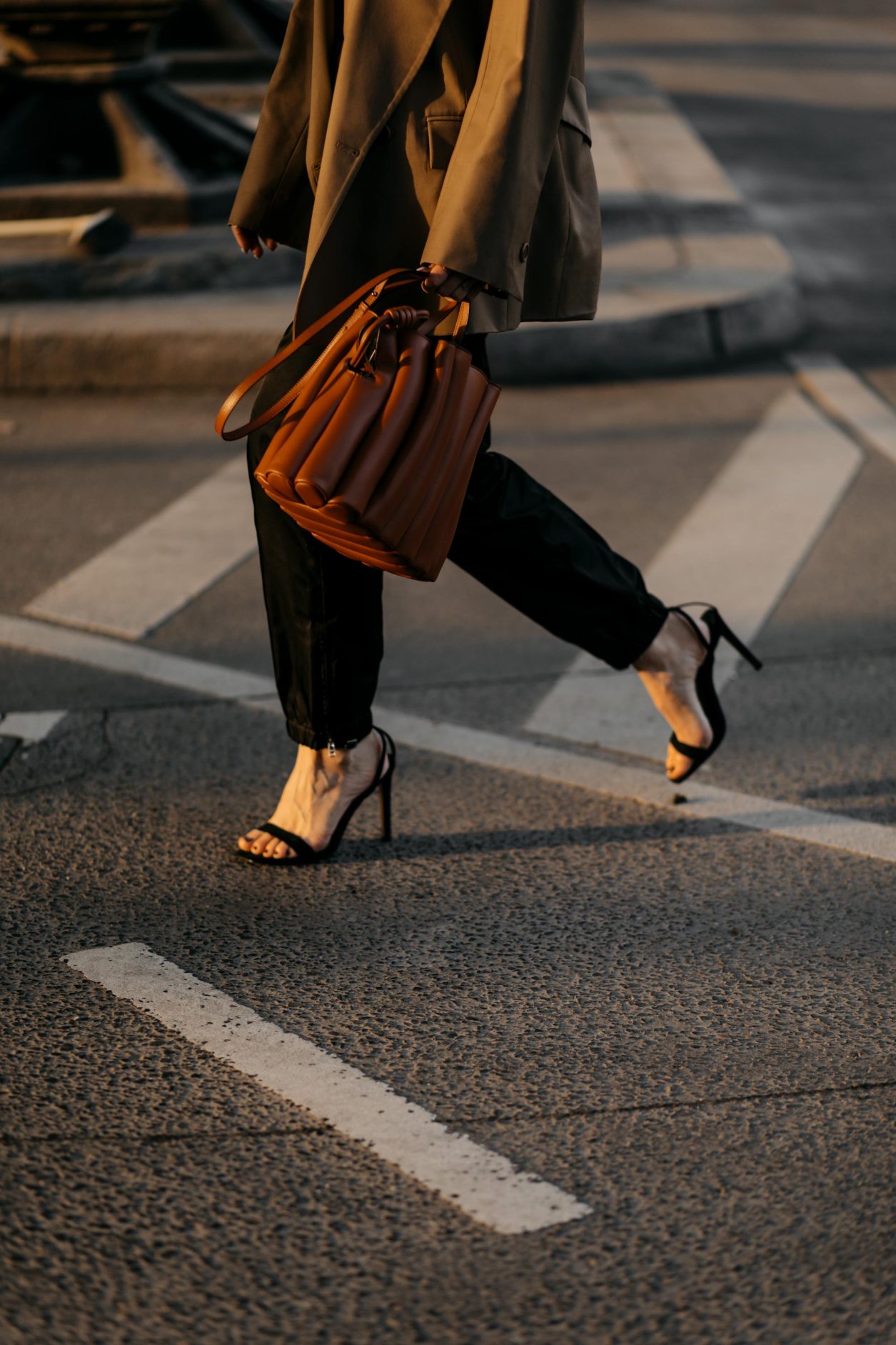 SS21 Streetstyle outfit details: brown oversized Envelope1976 blazer,  black recycled nylon pants, black high heeled sandals, Loewe Flamenco Ondas Clutch | Minimalistic ootd, everyday outfit inspiration, styling ideas, effortless cool, high end casual outfit #streetstyle #fashionblogger streetstyle photographer Tonya Matyu