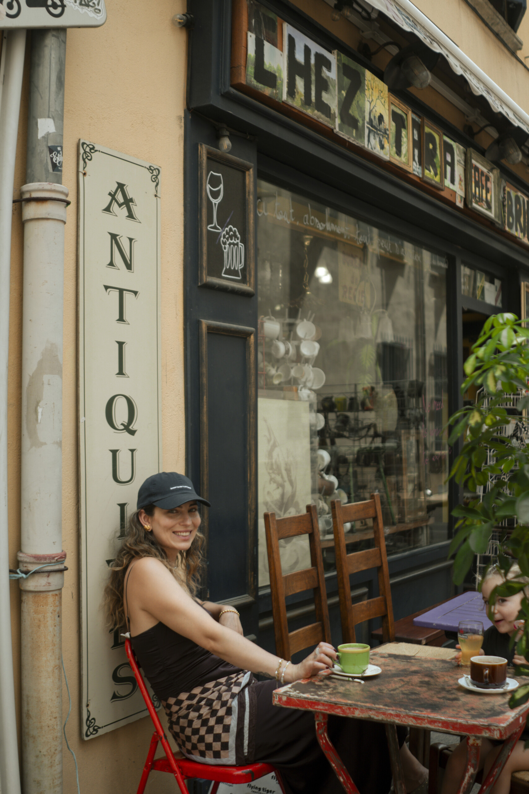 Antiquitaetengeschaeft in der Altstadt von Perpignan