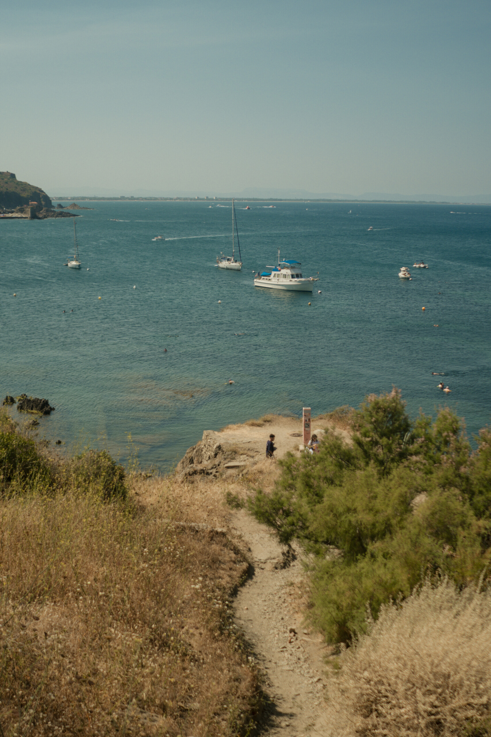 Bucht mit Segelbooten bei Collioure